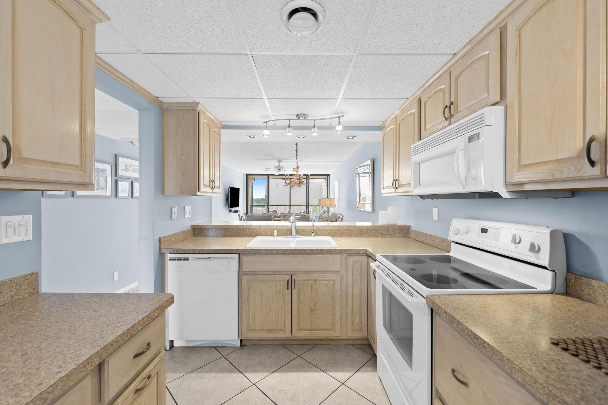 15 Royal Palm Way 505