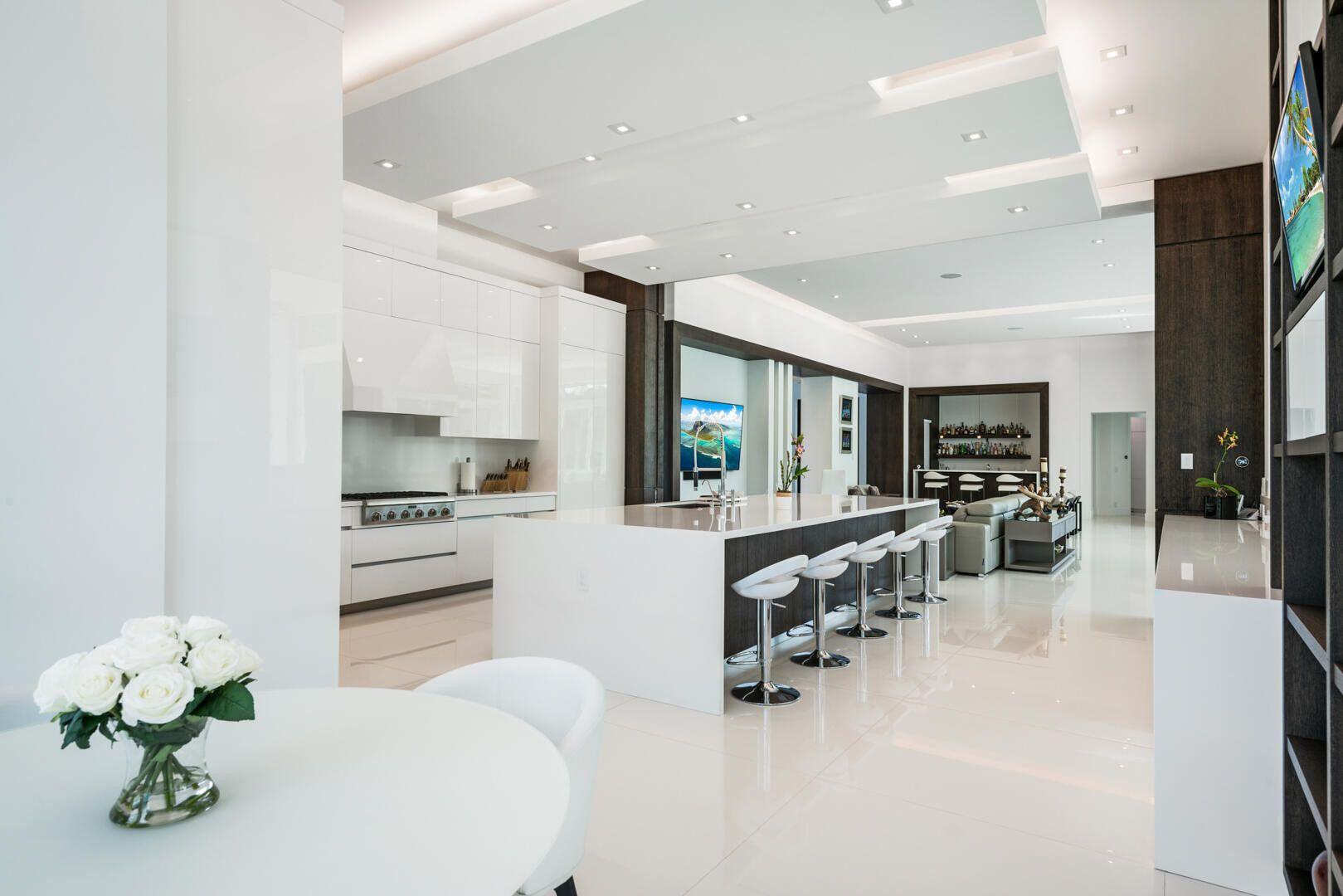 17106 Avenue Le Rivage