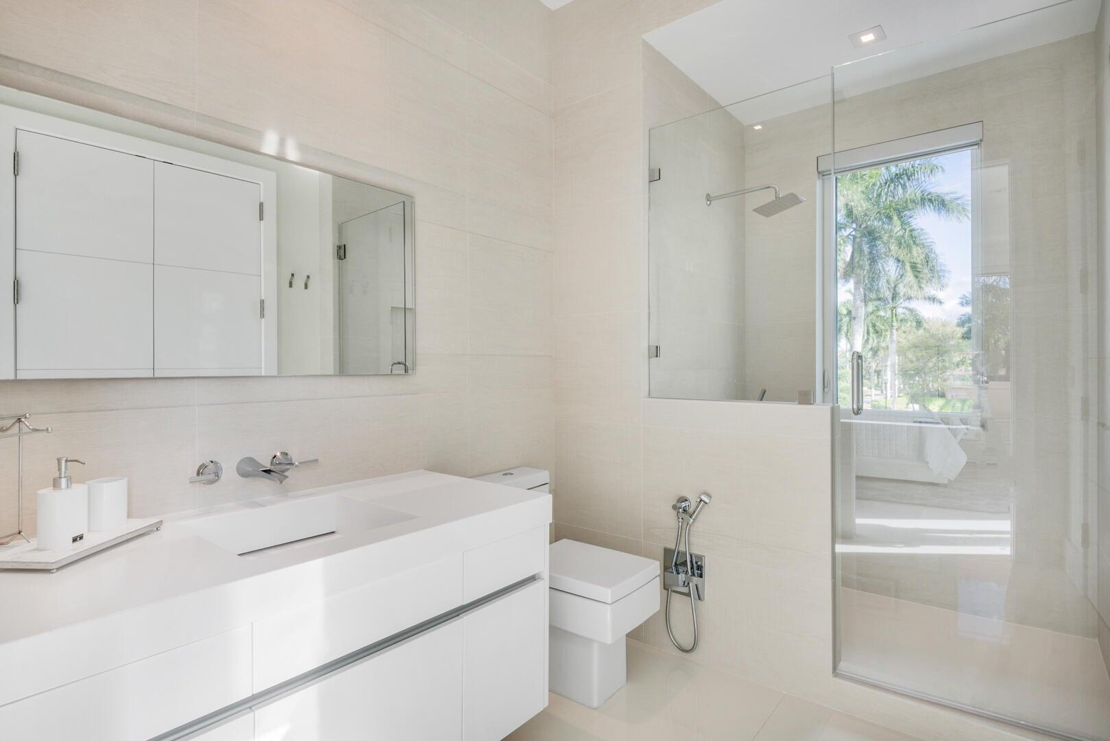 17106 Avenue Le Rivage