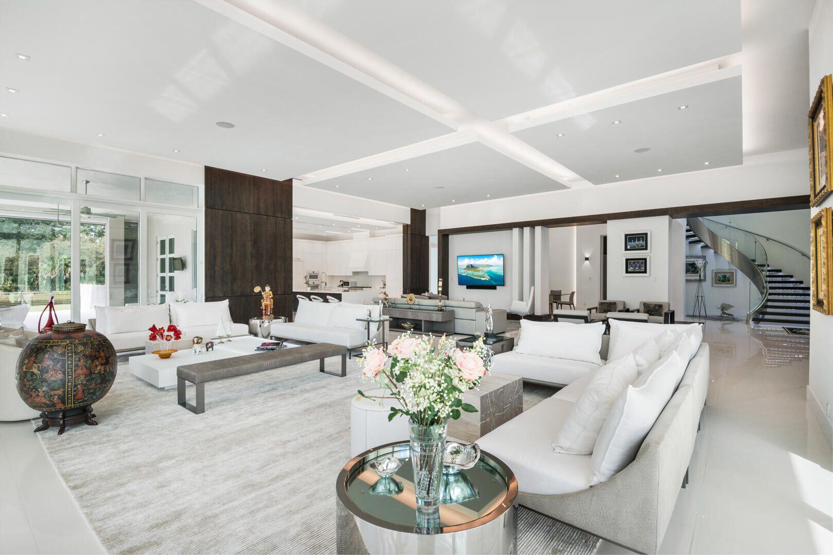 17106 Avenue Le Rivage