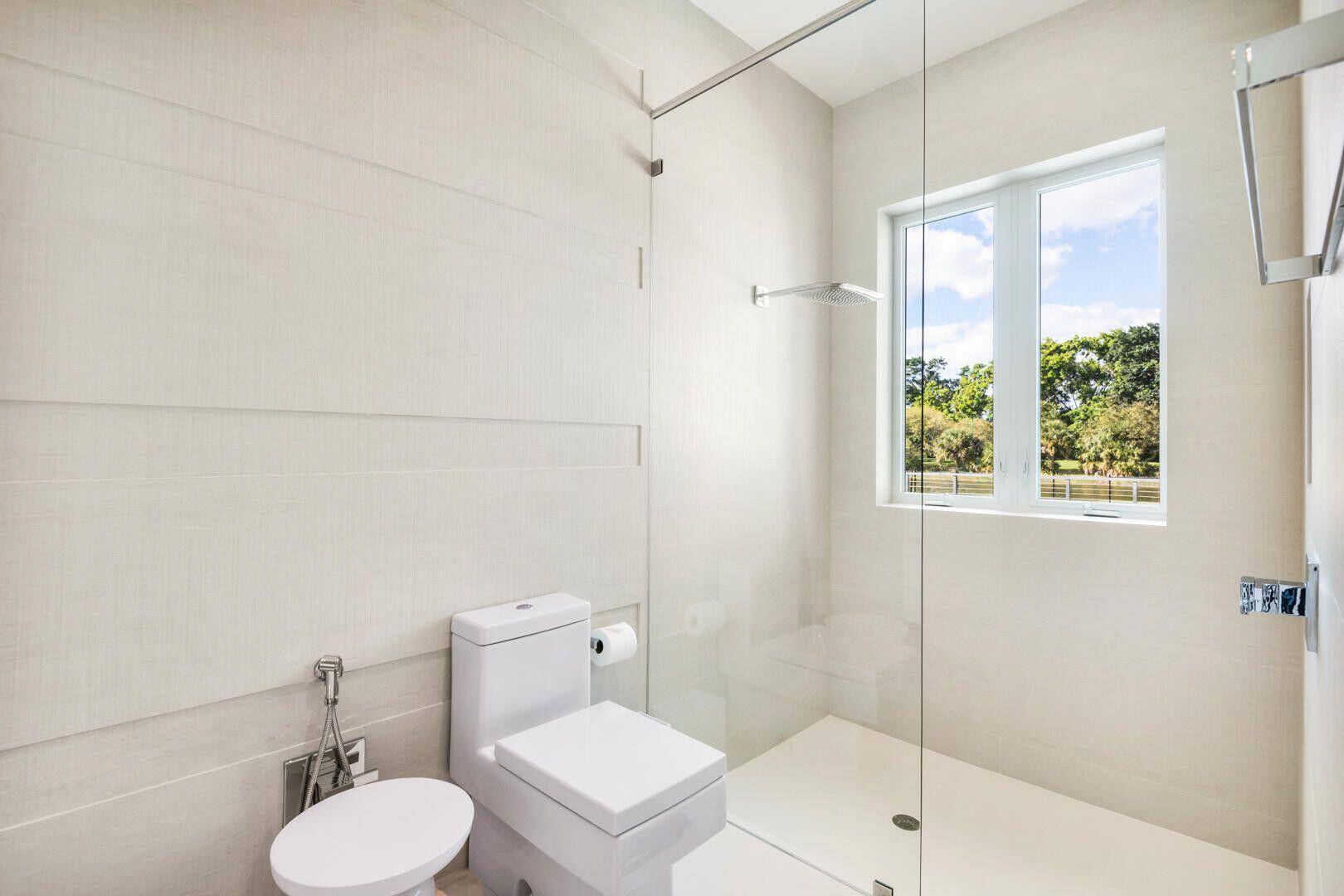 17106 Avenue Le Rivage