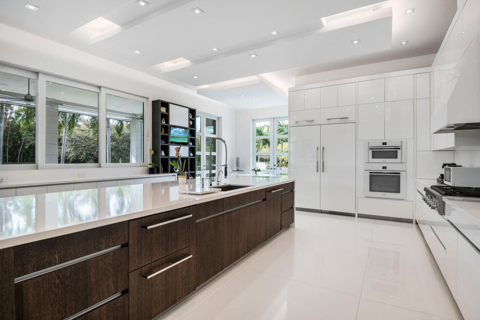 17106 Avenue Le Rivage