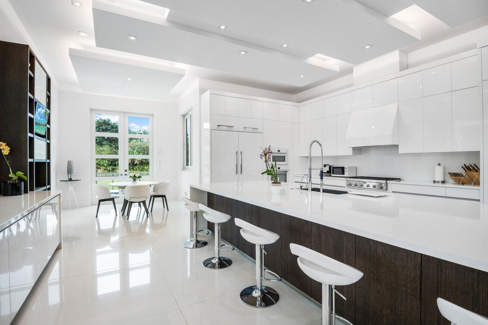 17106 Avenue Le Rivage