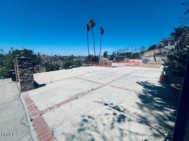 609 W Highland Drive