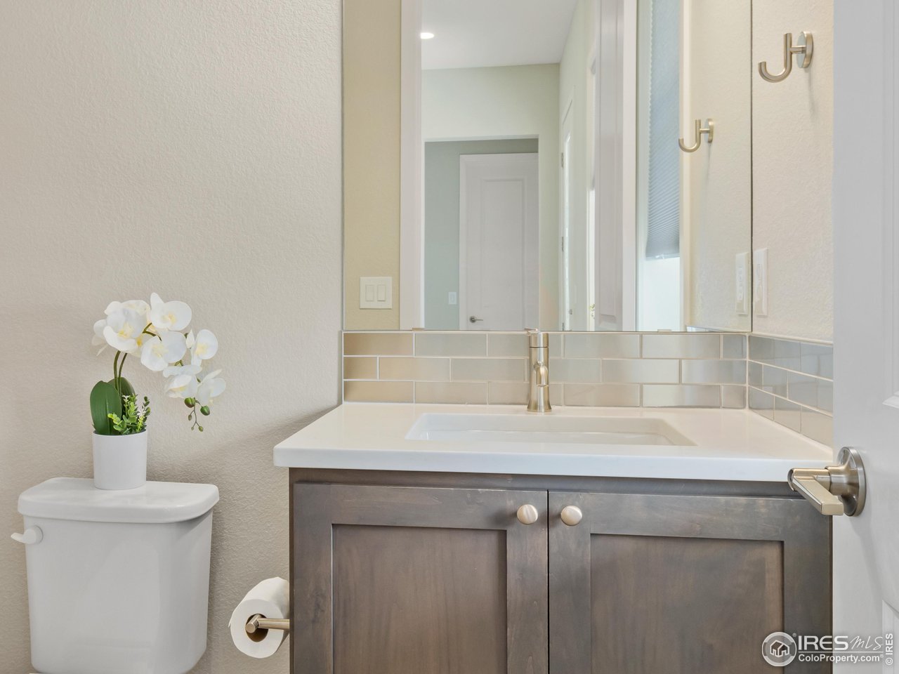 4527 Colorado River Dr