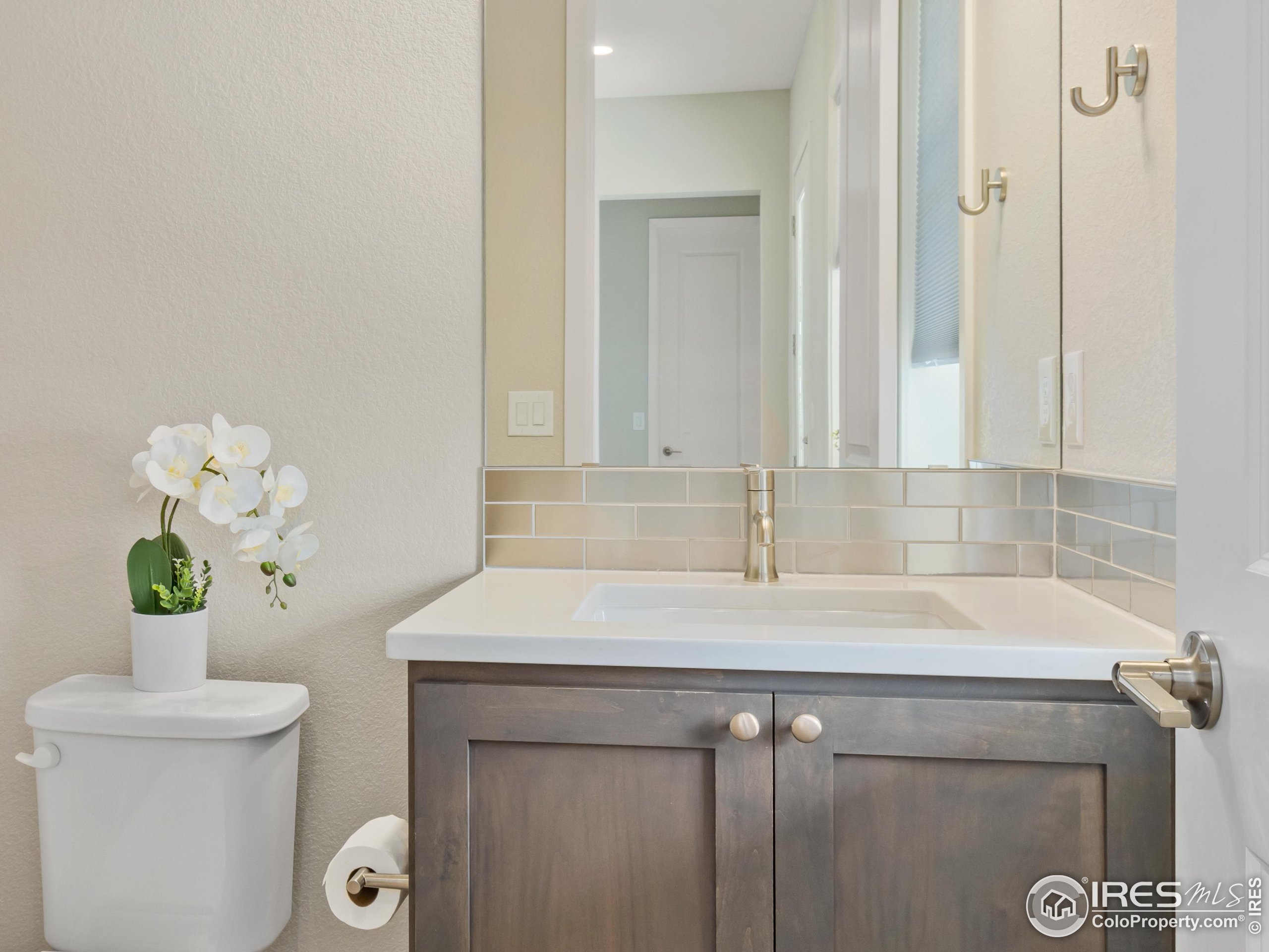 4527 Colorado River Dr