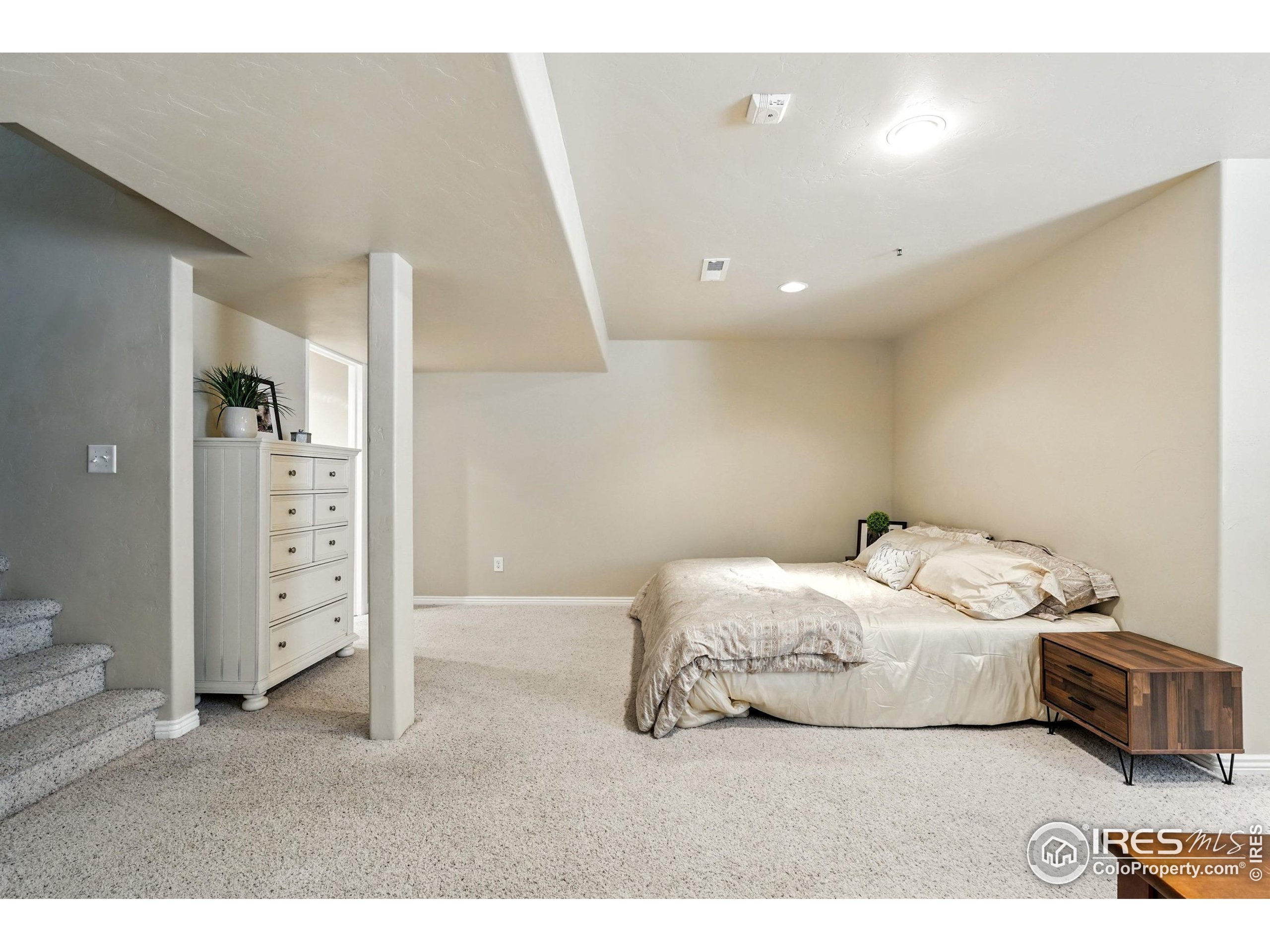 1601 Great Western Dr L6