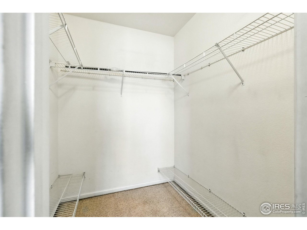 1601 Great Western Dr L6