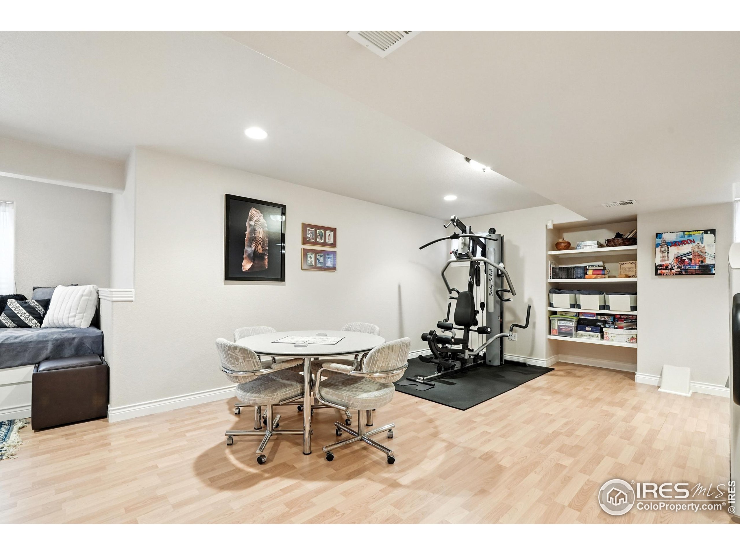 802 Neon Forest Cir