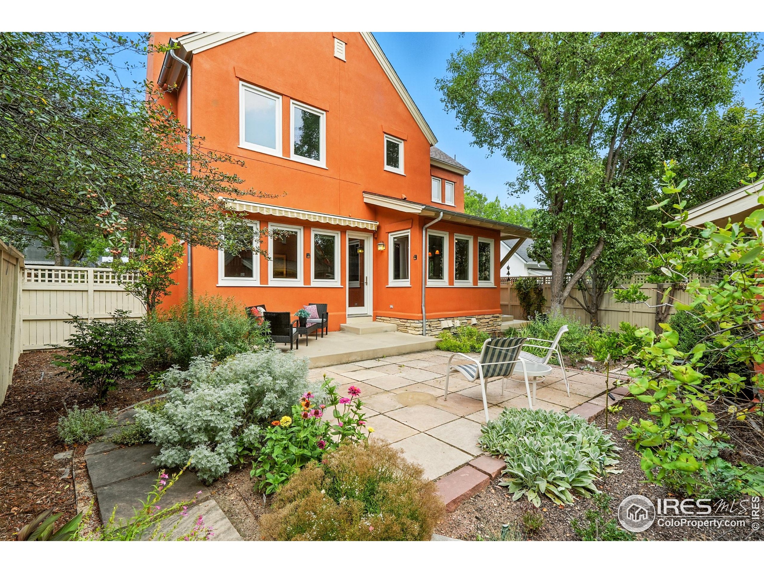 802 Neon Forest Cir