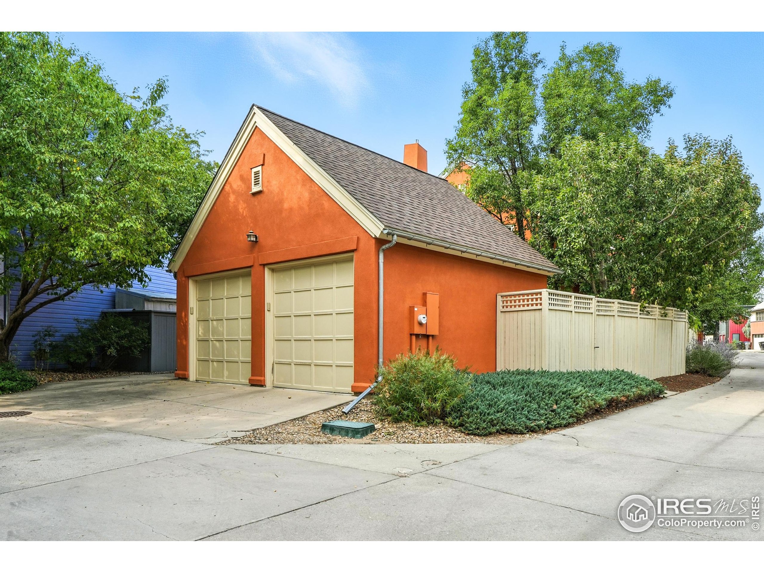 802 Neon Forest Cir