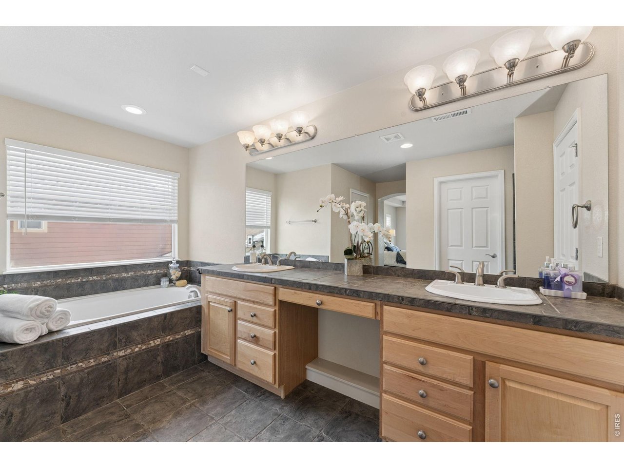 2205 Creekside Dr