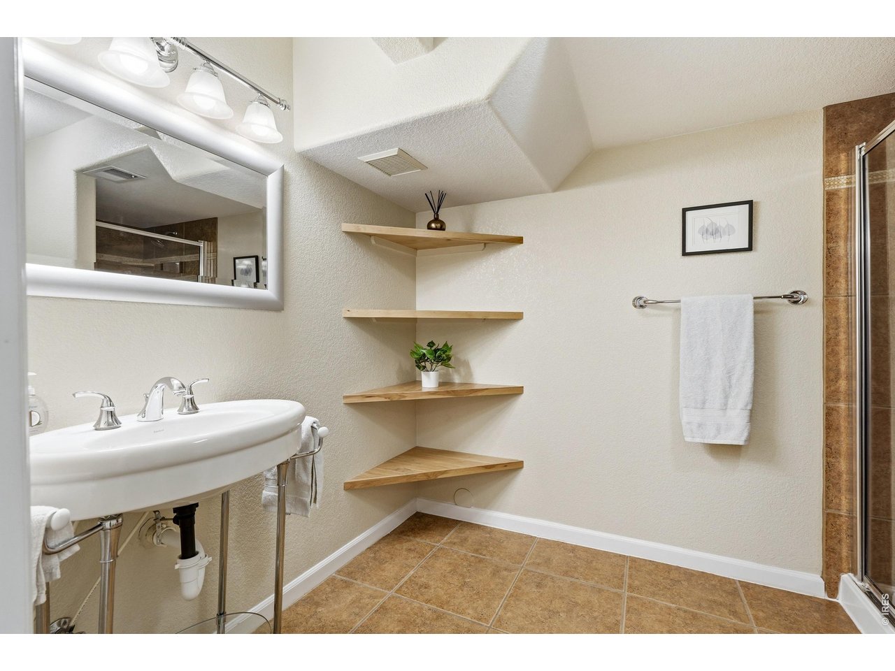 11725 Pleasant Hl