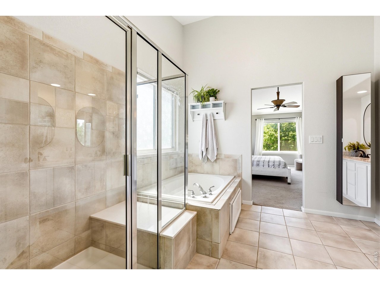 11725 Pleasant Hl
