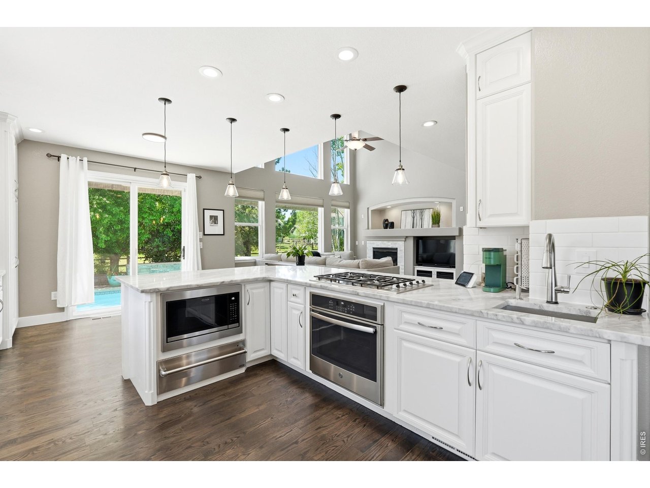 11725 Pleasant Hl