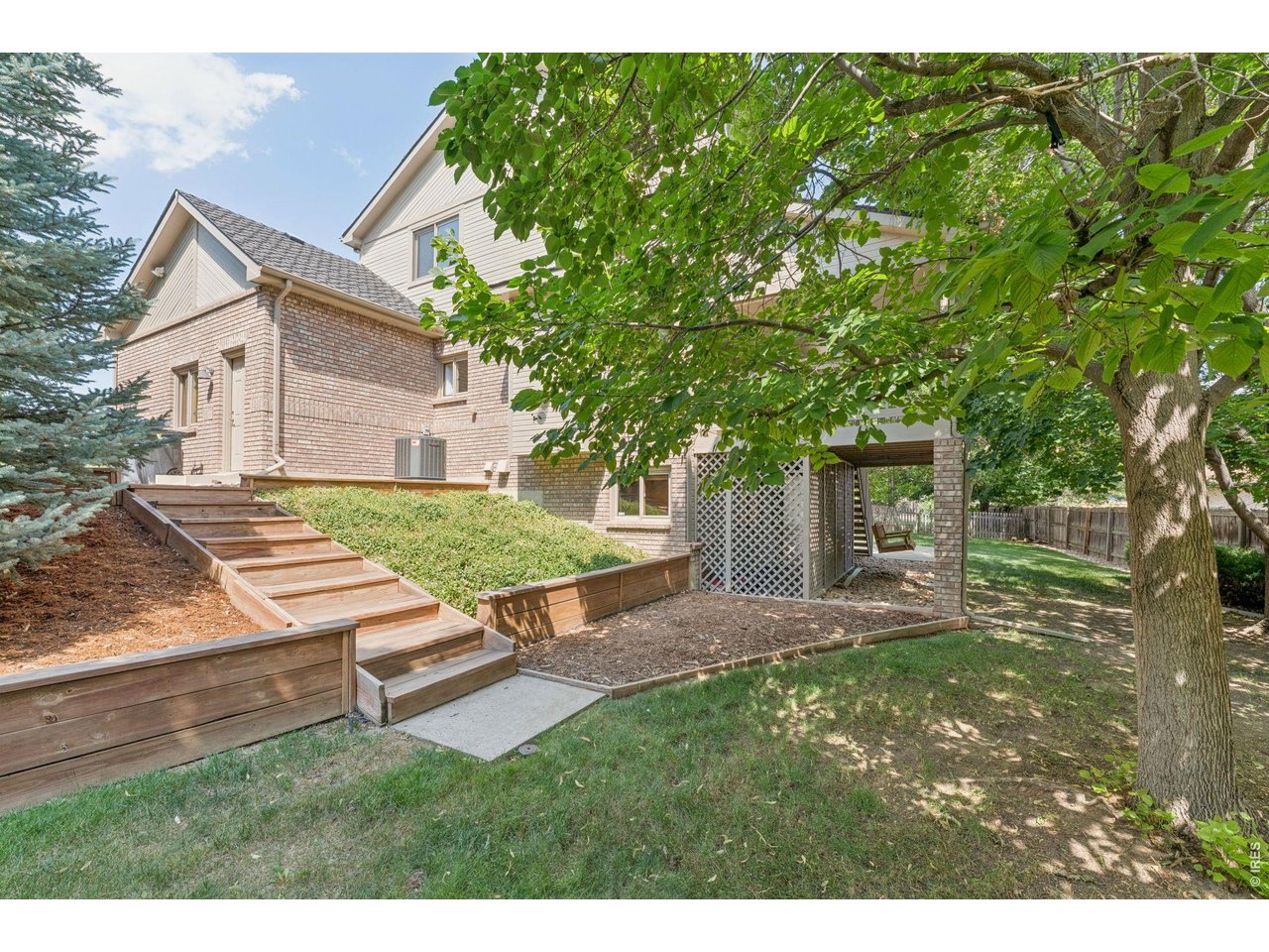 2413 Willow Ln