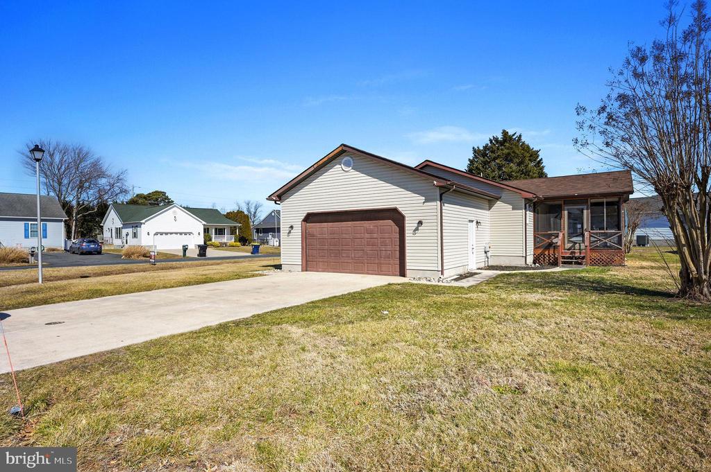36733 W POND CIRCLE