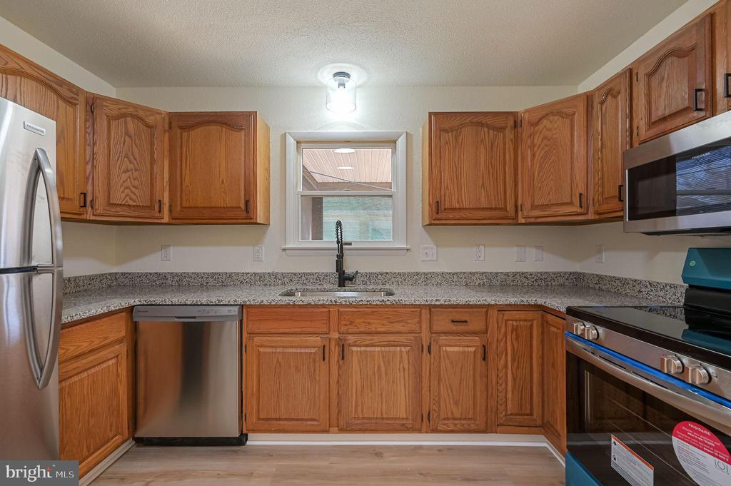 36733 W POND CIRCLE
