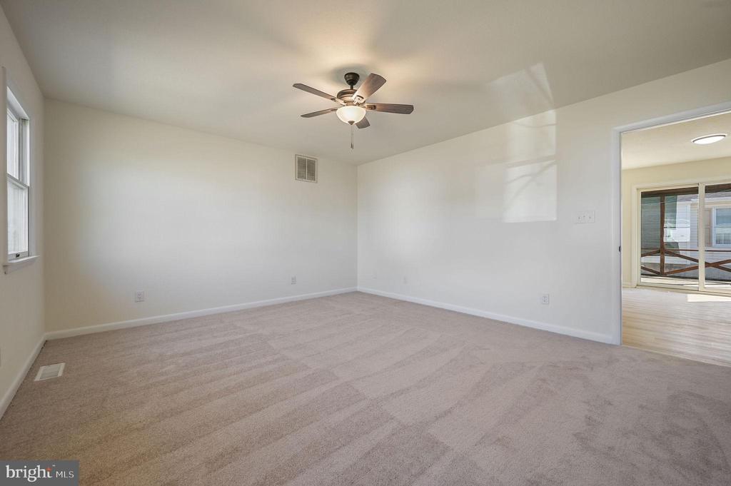 36733 W POND CIRCLE