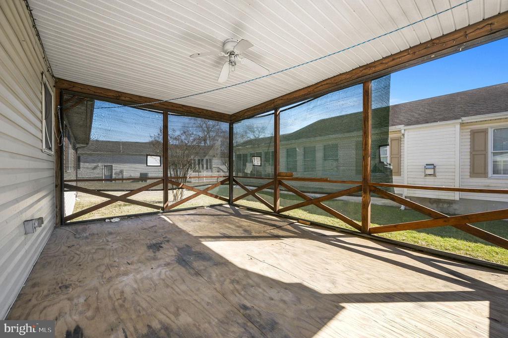 36733 W POND CIRCLE
