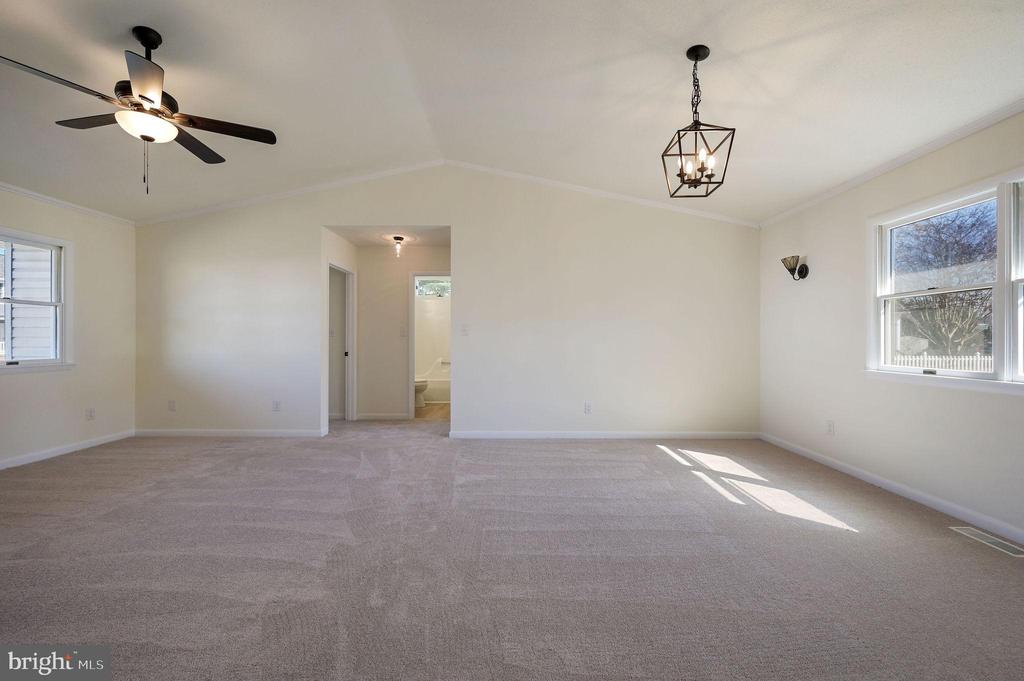 36733 W POND CIRCLE