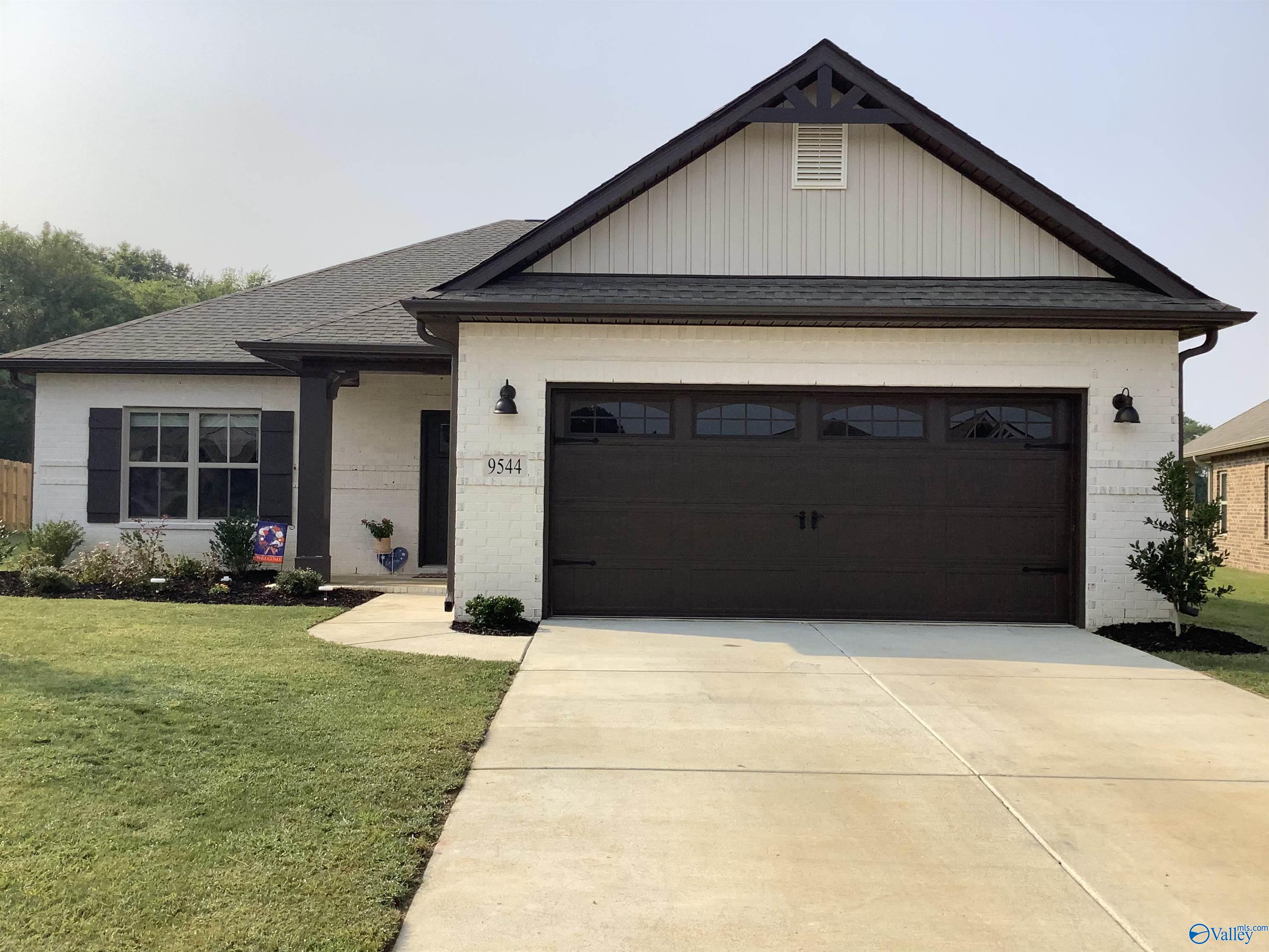 9544 Hampton Oak Drive SE