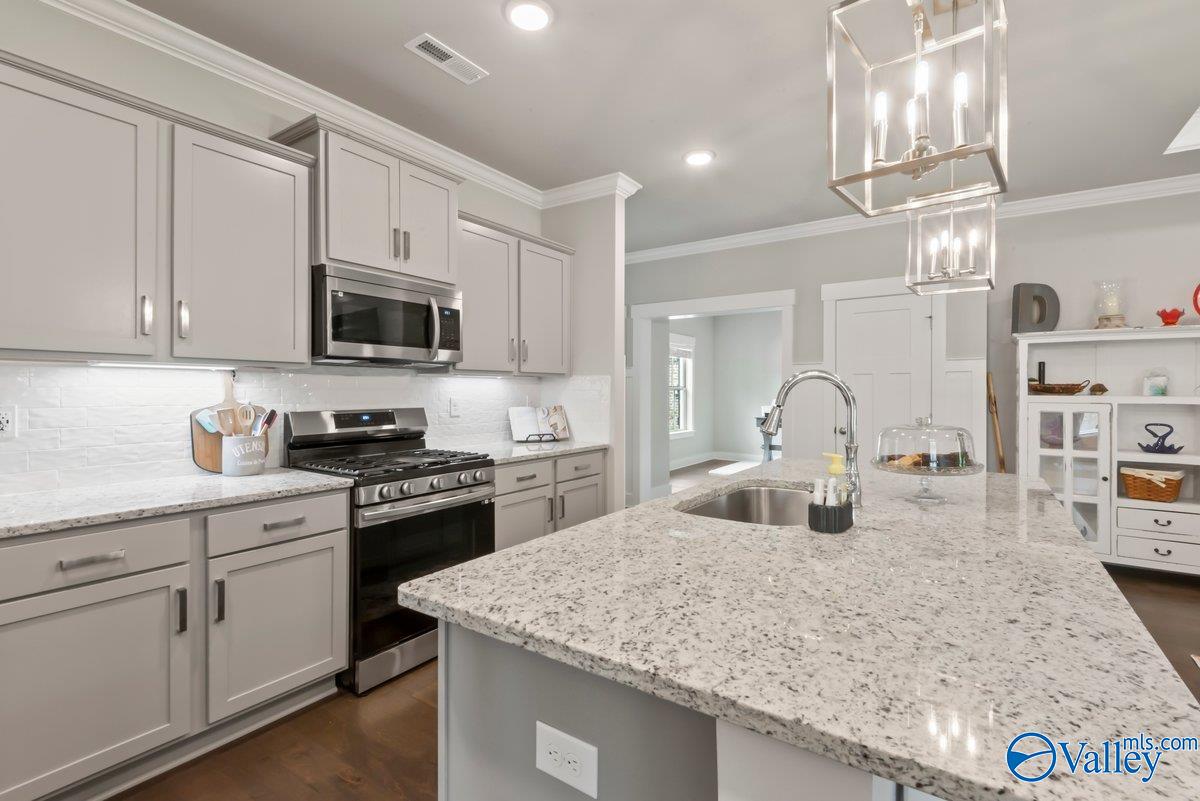 9544 Hampton Oak Drive SE