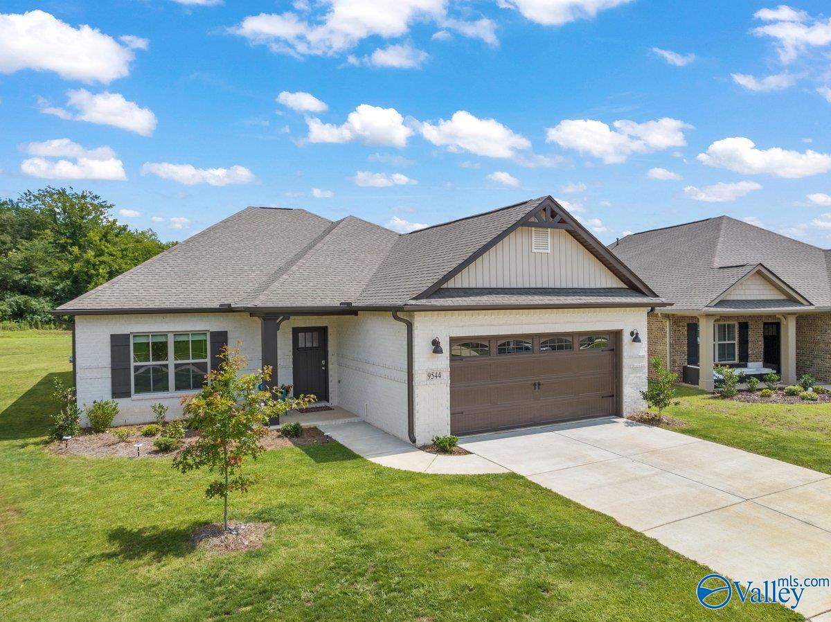 9544 Hampton Oak Drive SE