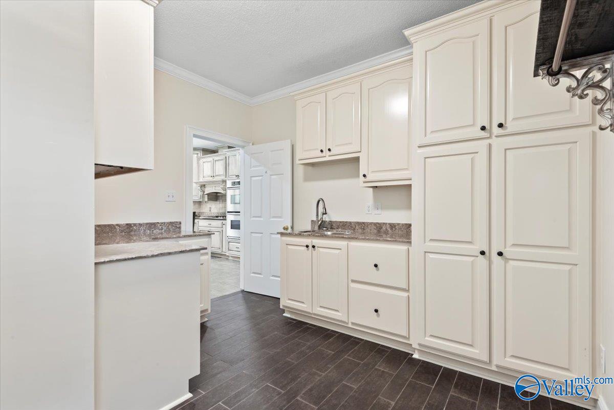 900 Springdale Road SW