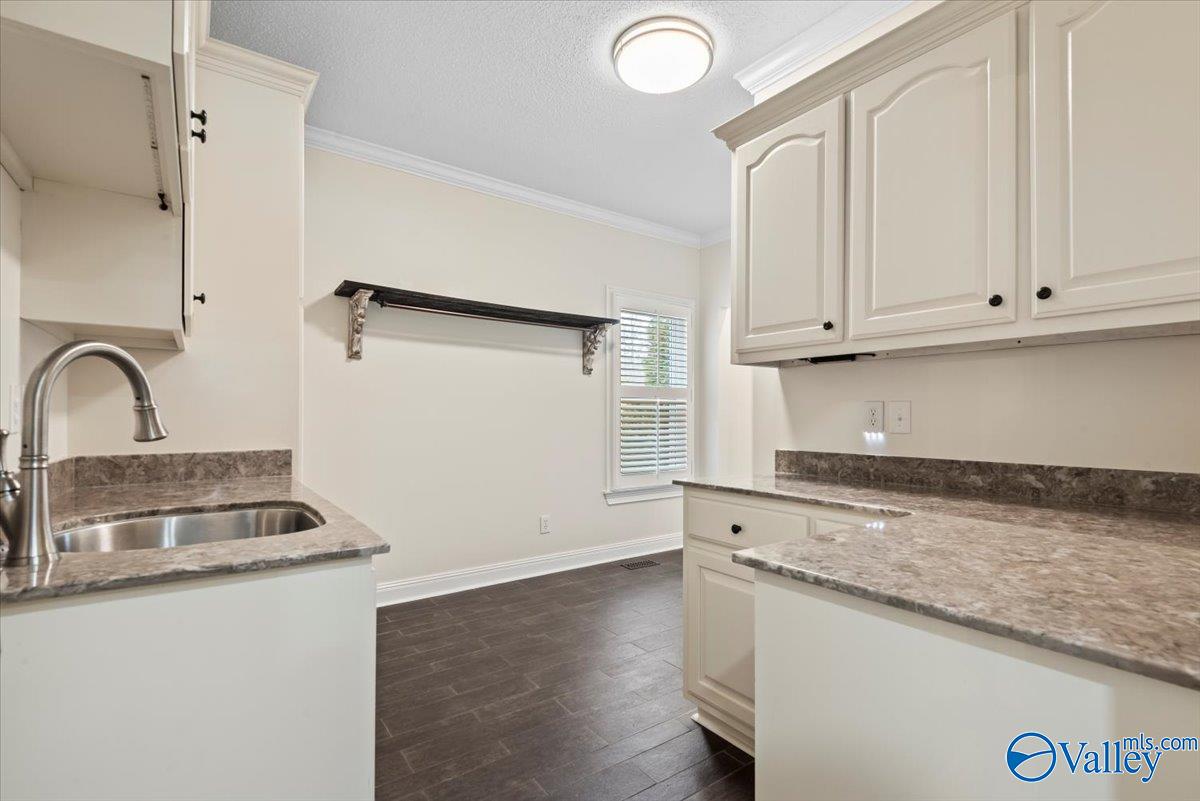 900 Springdale Road SW