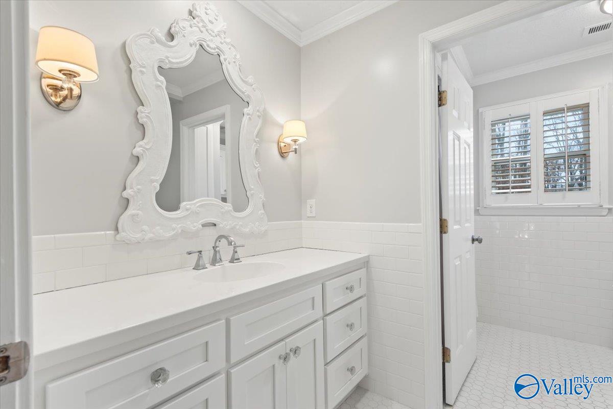 900 Springdale Road SW