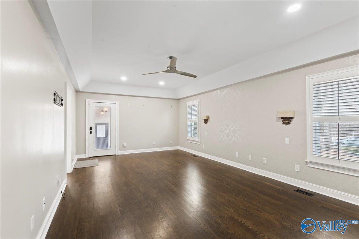 900 Springdale Road SW