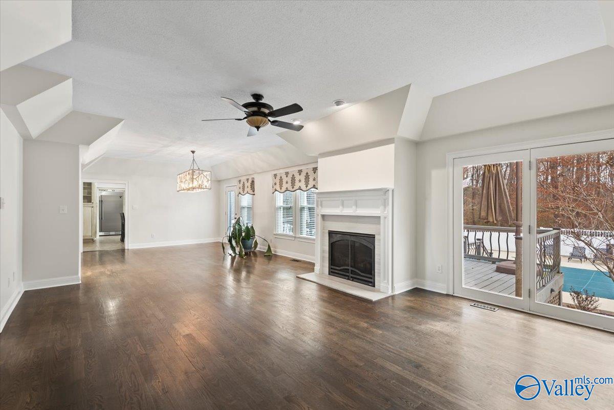 900 Springdale Road SW