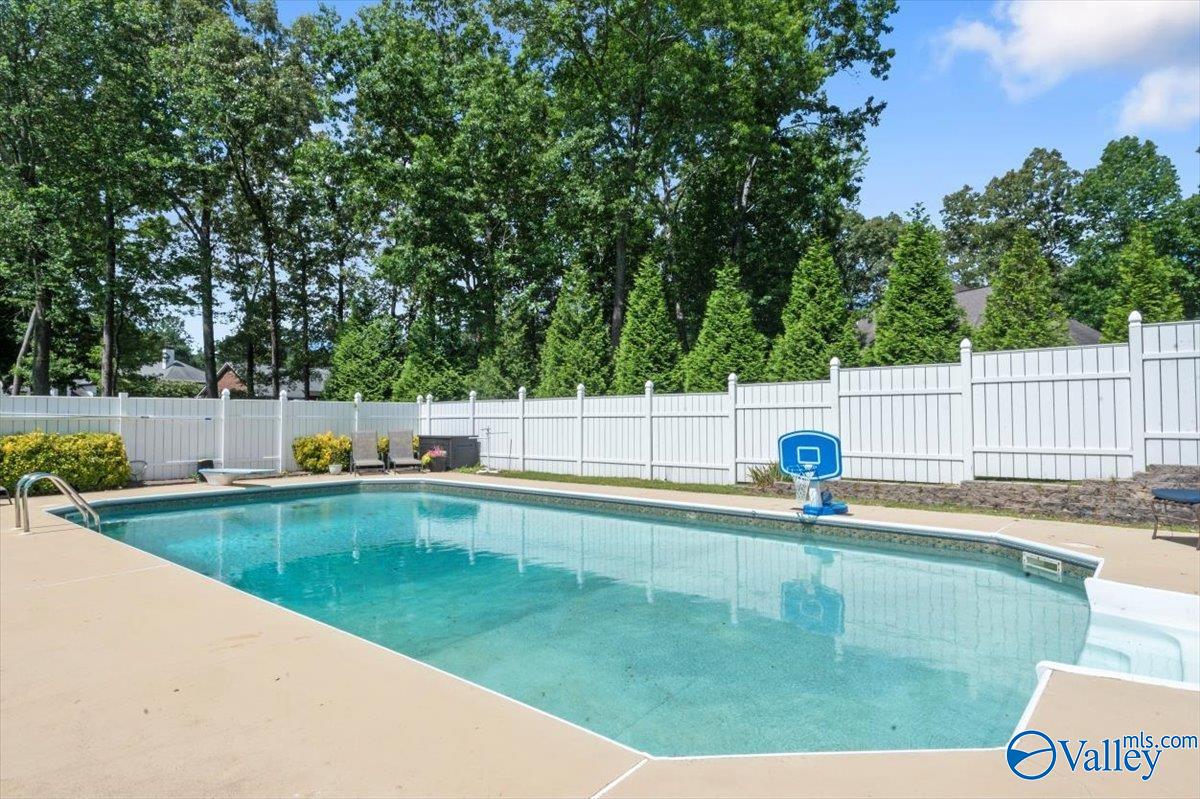 1958 Autumn Creek Drive NE