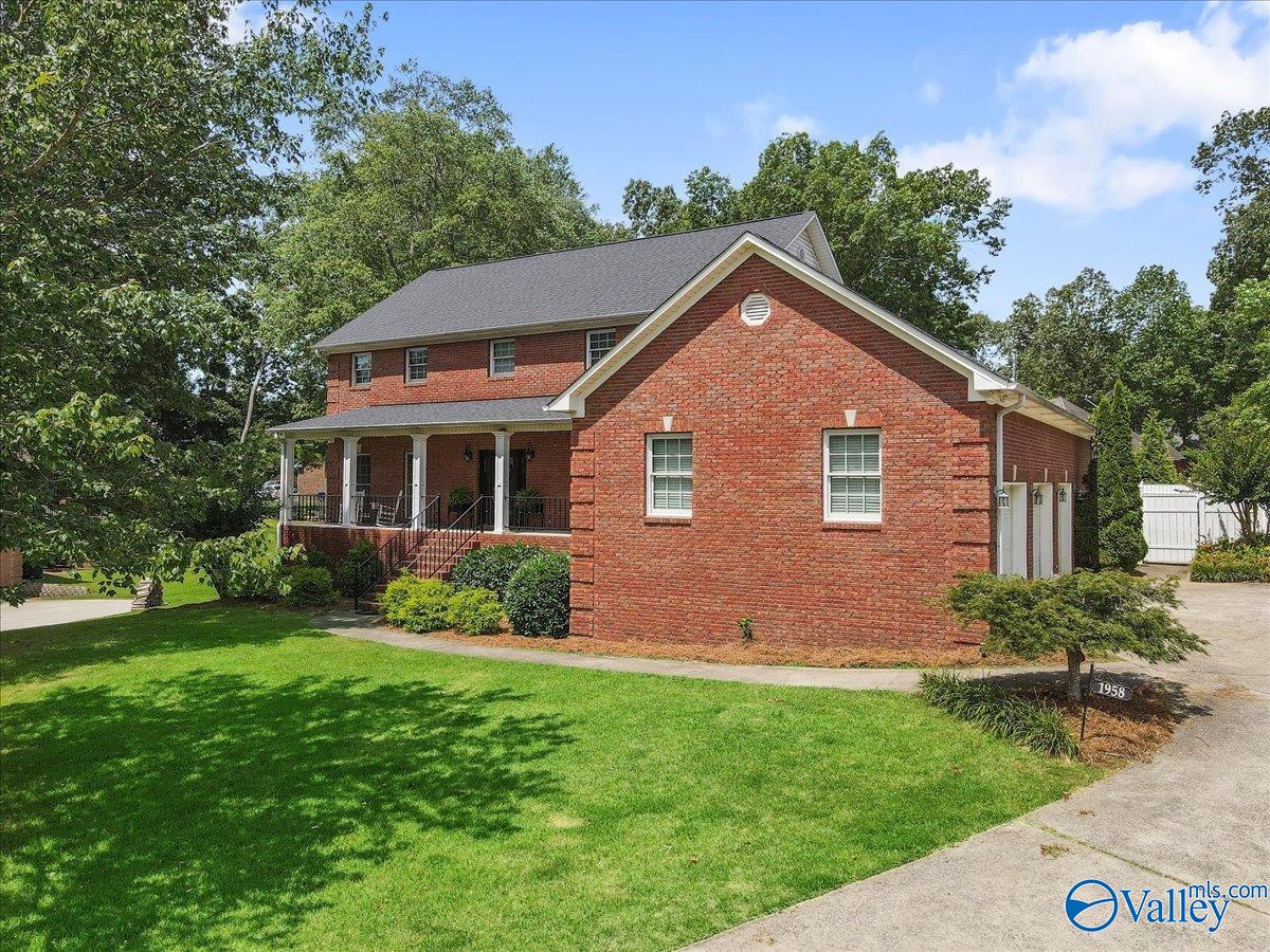 1958 Autumn Creek Drive NE