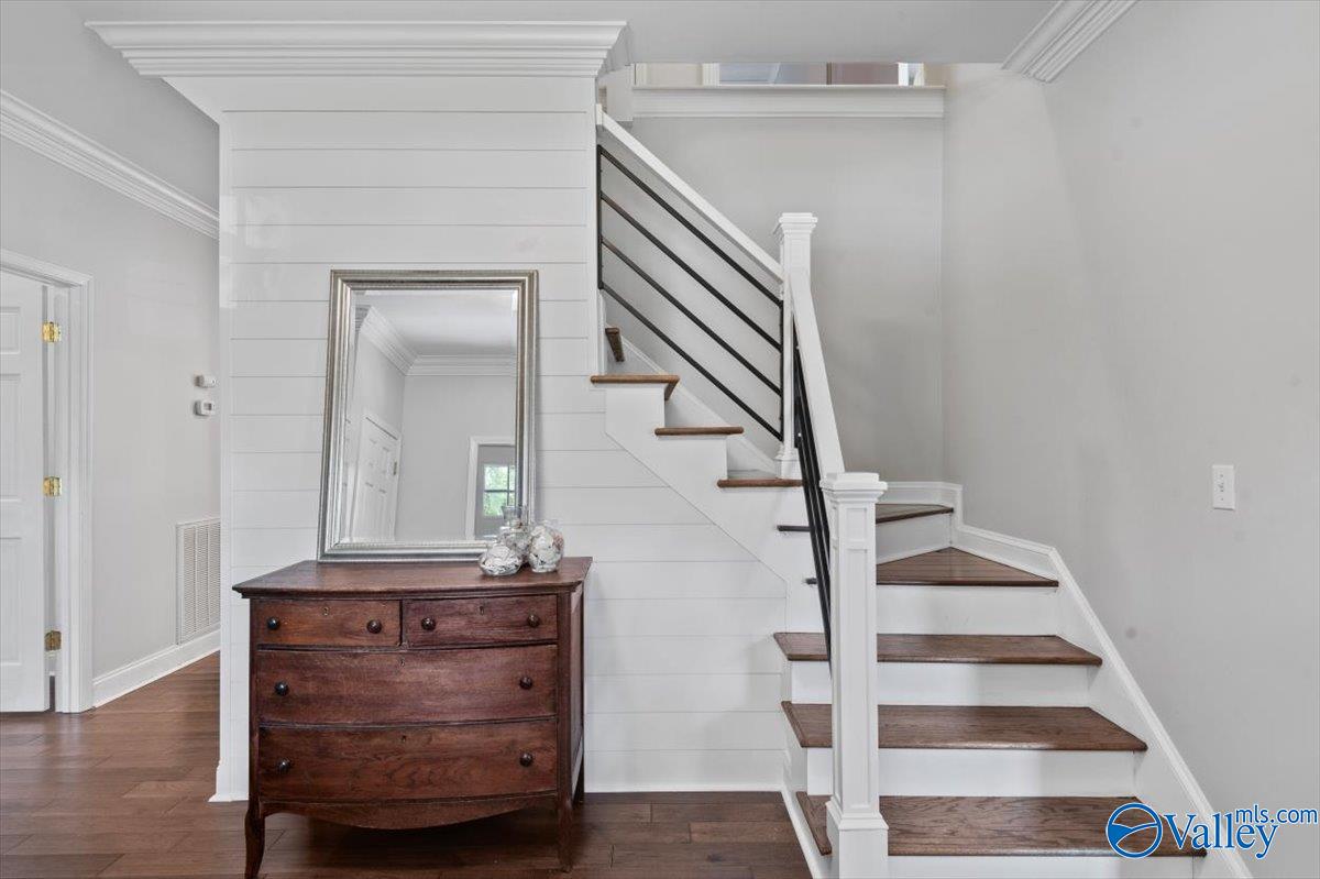 1958 Autumn Creek Drive NE