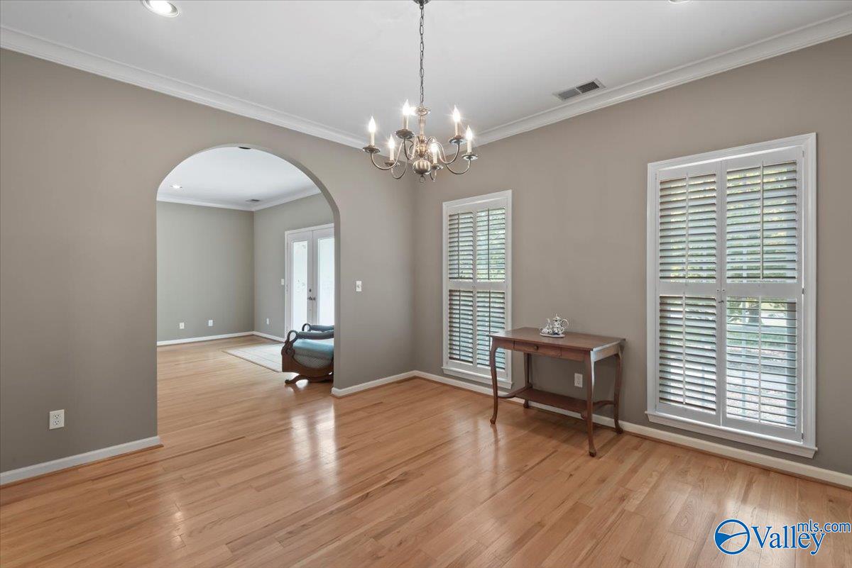 1559 Lakeview Drive NW