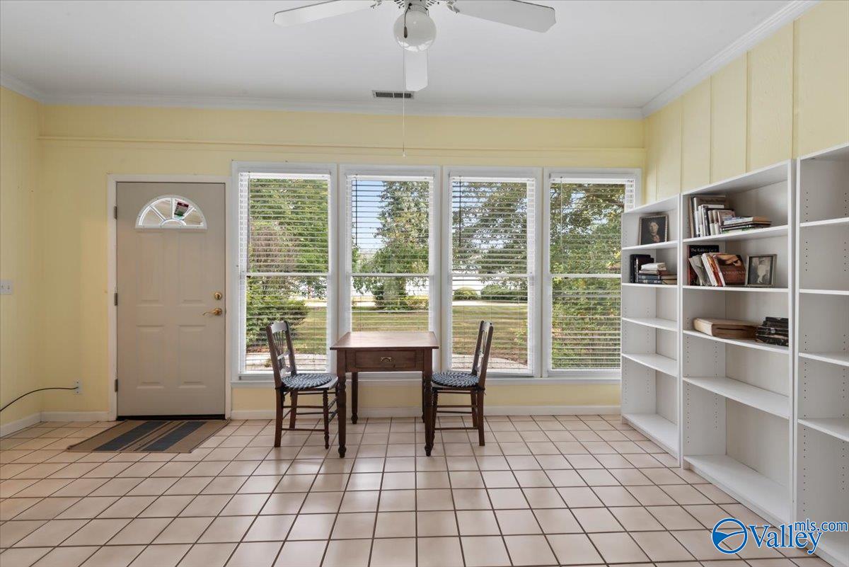 1559 Lakeview Drive NW