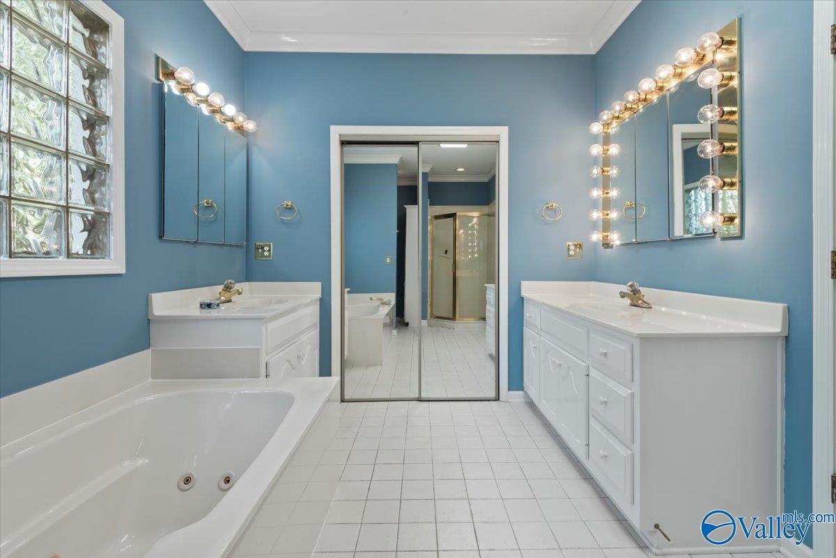 1559 Lakeview Drive NW