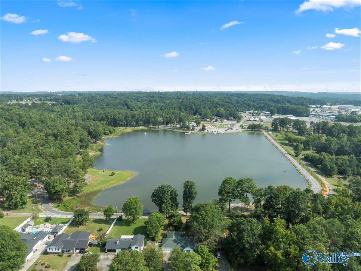 1559 Lakeview Drive NW