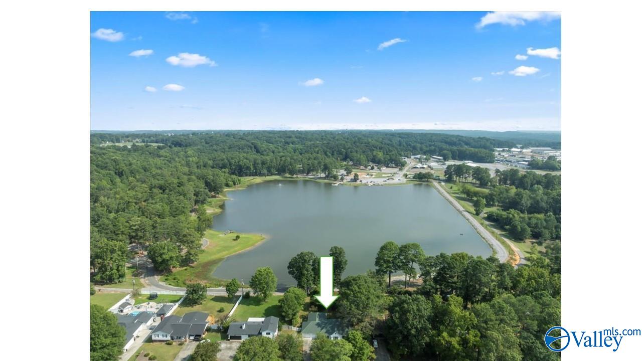 1559 Lakeview Drive NW