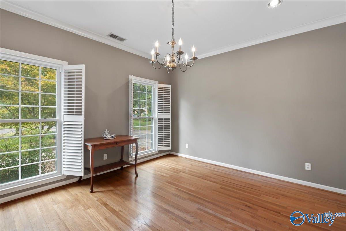 1559 Lakeview Drive NW