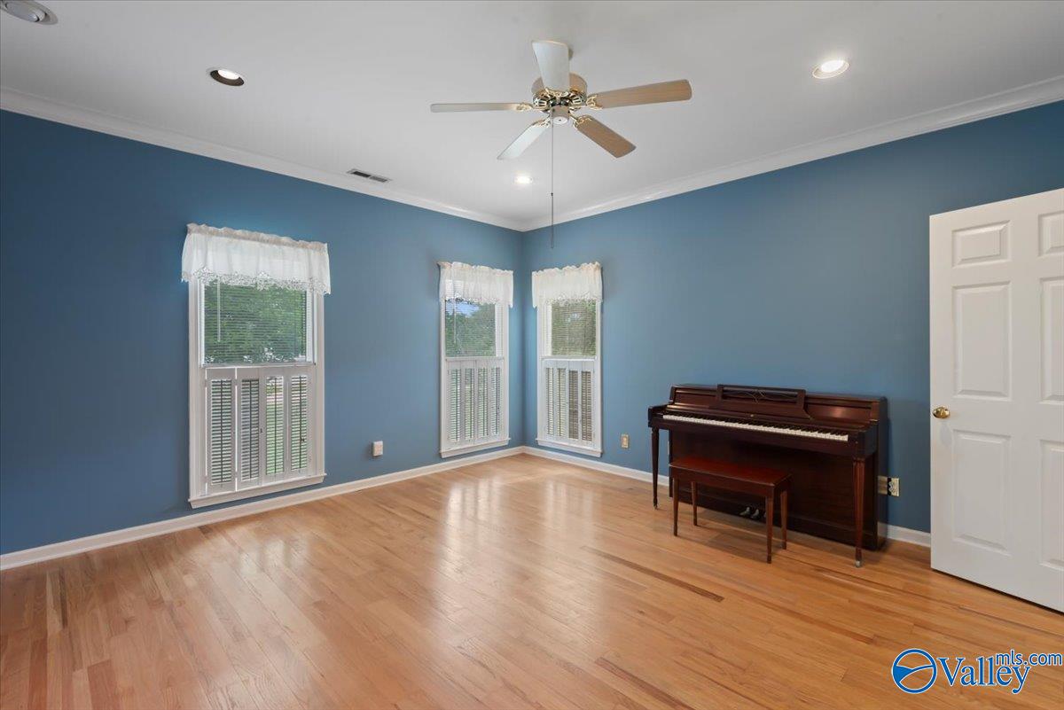 1559 Lakeview Drive NW