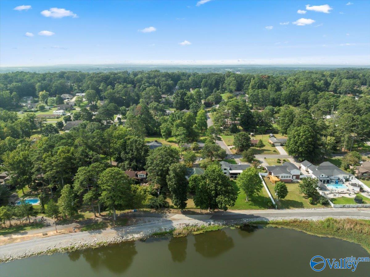 1559 Lakeview Drive NW