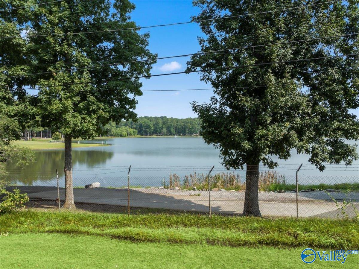 1559 Lakeview Drive NW