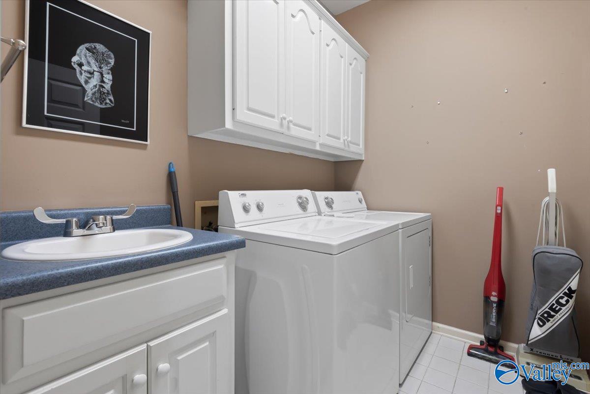 1559 Lakeview Drive NW