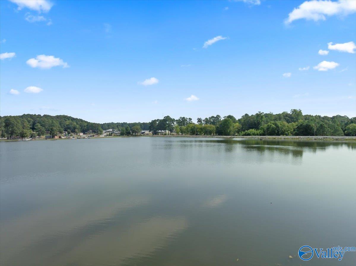 1559 Lakeview Drive NW