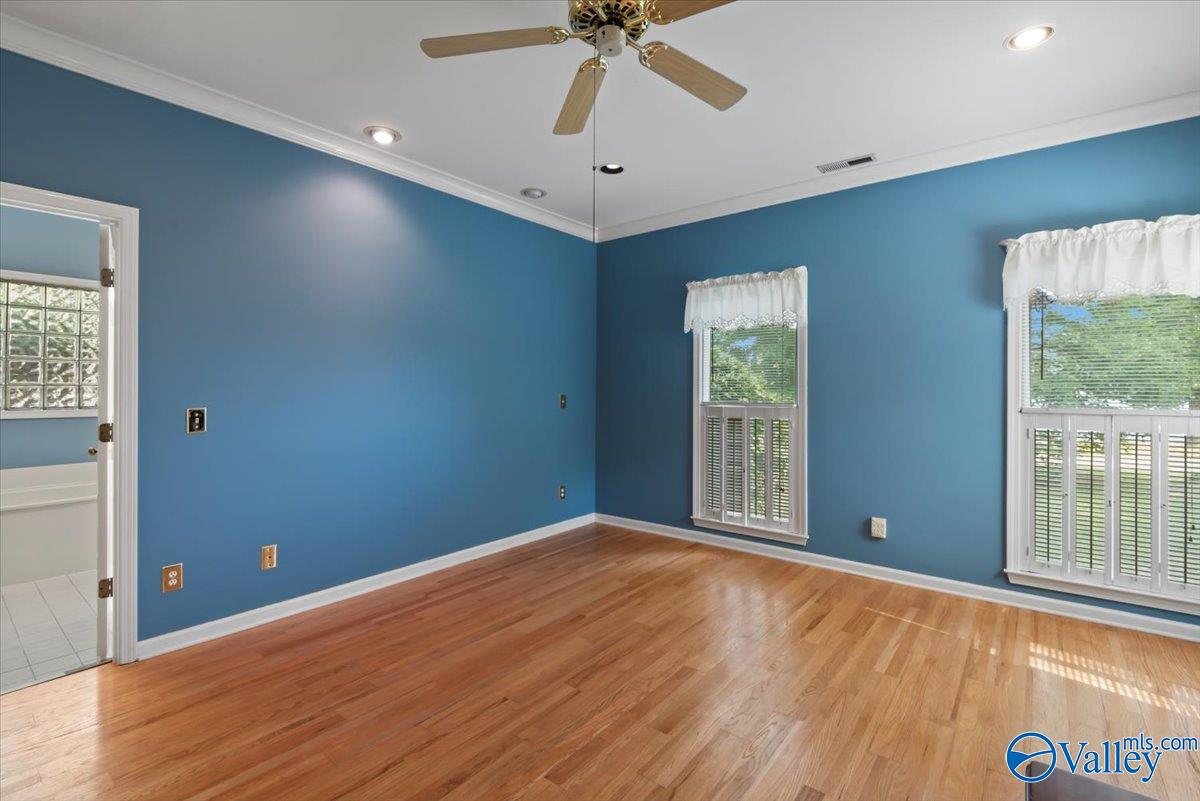 1559 Lakeview Drive NW