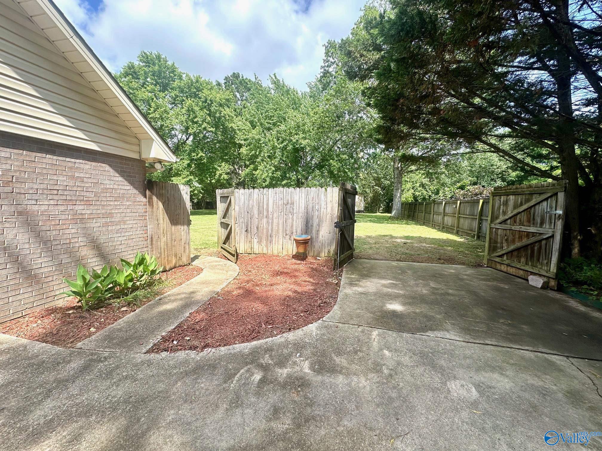 4604 Tomahawk Trail SE