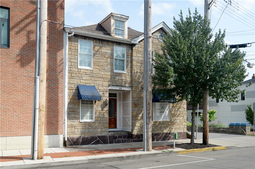 438 Walnut St